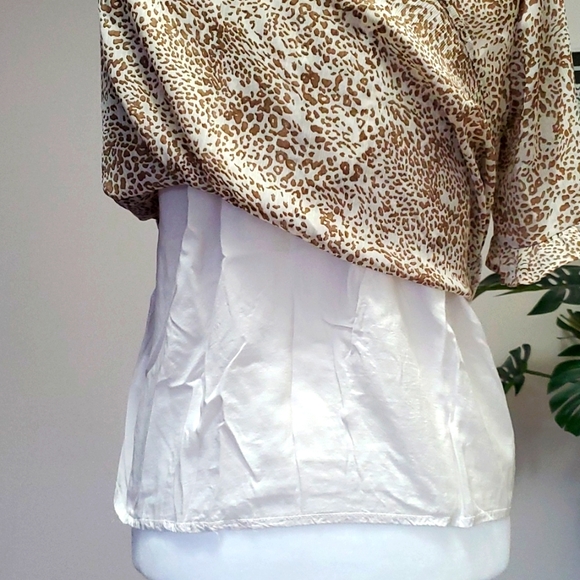 French Grey Animal Print Top Size Medium - Picture 5 of 8